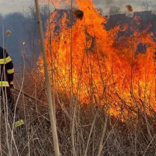 România trimite un al doilea contingent de pompieri în Grecia pentru stingerea incendiilor