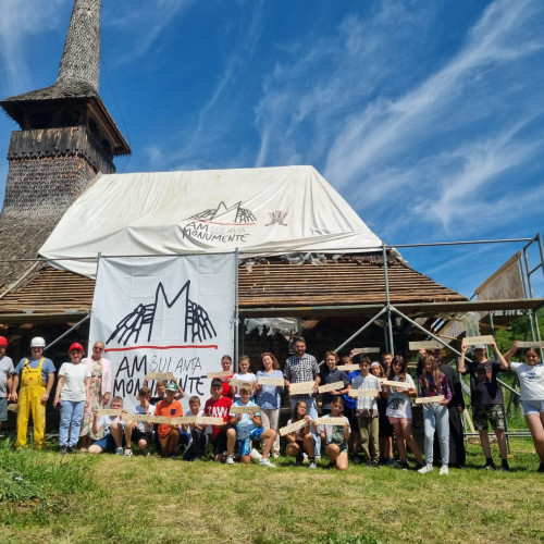 Voluntarii intervine la Biserica de lemn din Creaca pentru reabilitarea monumentului istoric