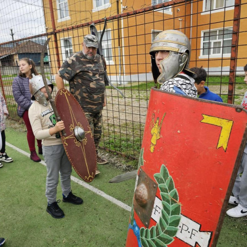 Arheologii din Zalău aduc istoria mai aproape de elevii din mediul rural