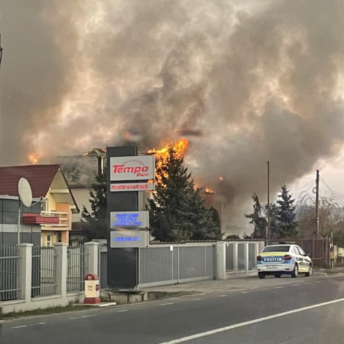 Incendiu la o casă din localitatea Panic, proprietarul a suferit arsuri minore