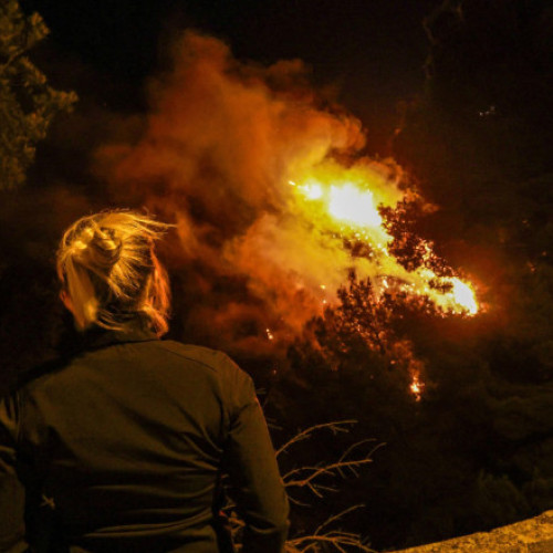 Incendiul de la periferia orașului Marsilia a fost izolat, însă „pot apărea noi focare” avertizează prefectul