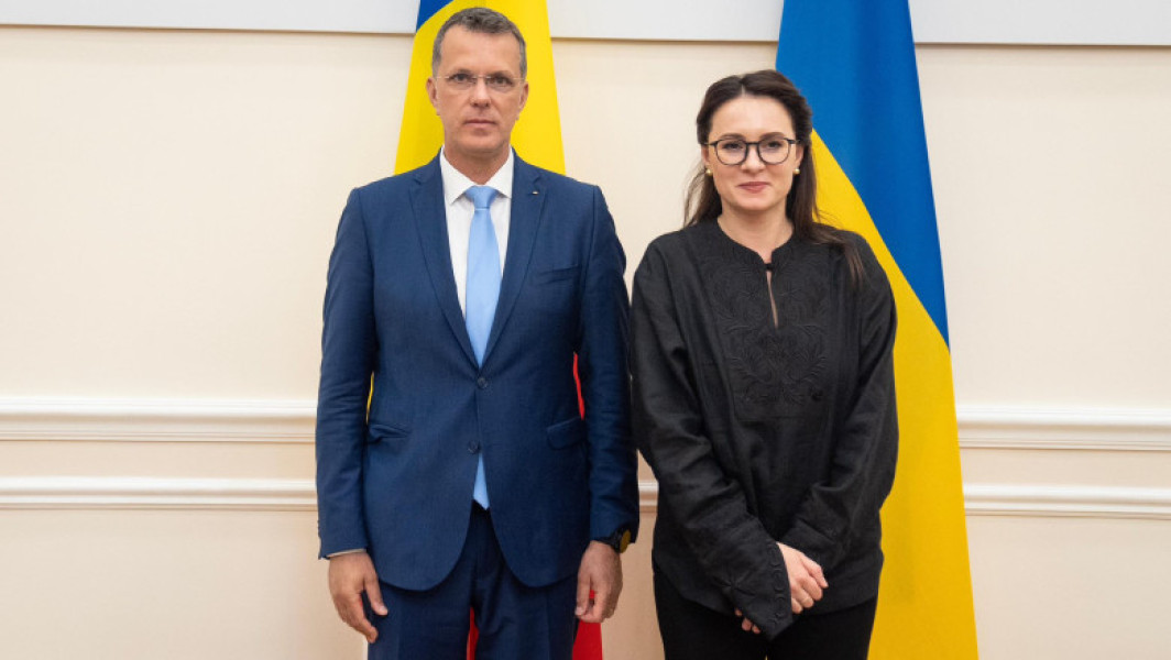 ministrul apărării naționale și prim-ministrul Ucrainei discută despre colaborare pentru reconstrucție și apărare