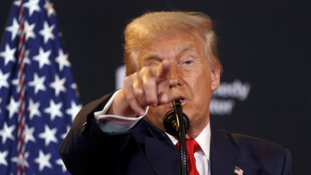 Donald Trump acuză marile rețele TV americane de opoziție și cere retragerea licențelor