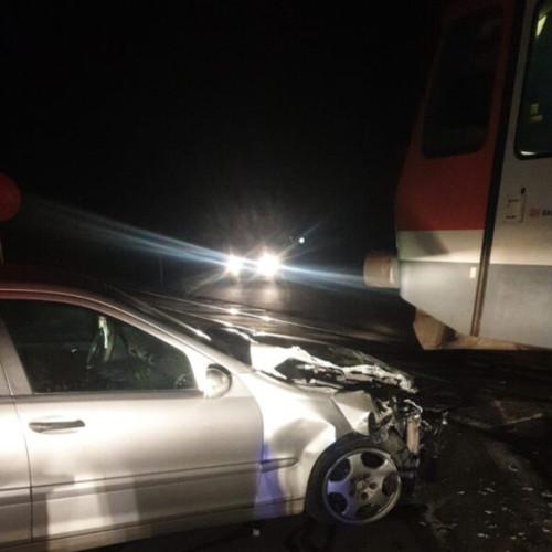 Al doilea accident feroviar într-o lună la Benesat: Tren și autoturism implicate