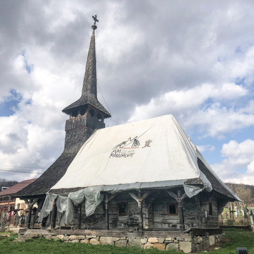 Lucrările la biserica de lemn din Creaca, salvate de noua misiune Ambulanța pentru Monumente Sălaj. Anunț important pentru voluntari!