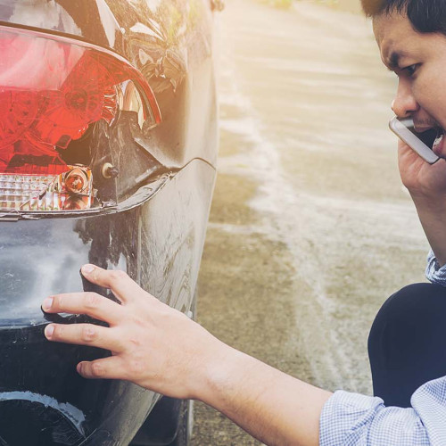 Cum să procedezi daca descoperi o masina lovita in parcare: Ghid practic oferit de autovit.ro