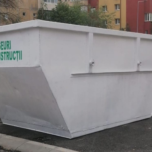 Zalău: Containere pentru Colectarea Deșeurilor Rezultate din Construcții și Demolări Amplasate de Firmă Responsabilă cu Curățenia în Municipiu