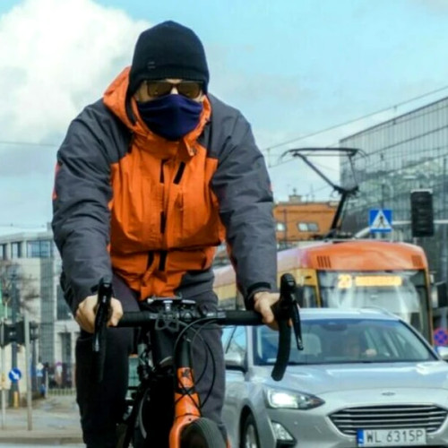 Șoferii riscă să-și piardă permisul dacă depășesc bicicliștii sau trotinetiștii, avertismentul autorităților