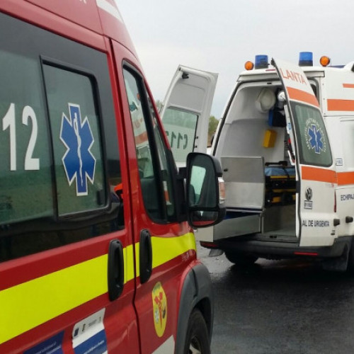 3 răniți în urma unui accident la Surduc. Șoferul intrat în coliziune cu o ambulanță.