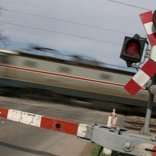 Trafic închis la trecerea peste calea ferată în Benesat pentru 8 ore săptămâna viitoare