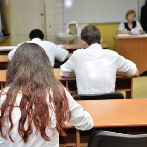 Emotii mari pentru absolventii de liceu: Bacalaureatul incepe luni, 17 iunie