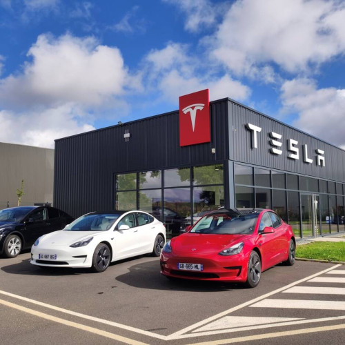 Tesla deschide un nou centru la Cluj